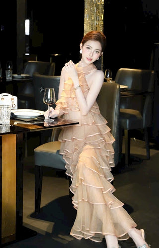 B425 PORTRAIT IN RUFFLES