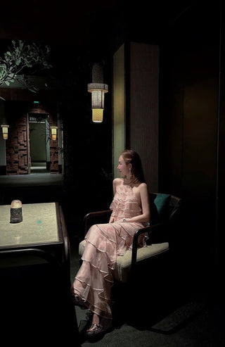 B425 PORTRAIT IN RUFFLES