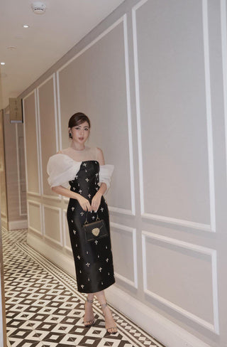 B051 LADY IN ROMANCE DRESS