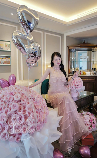 B425 PORTRAIT IN RUFFLES