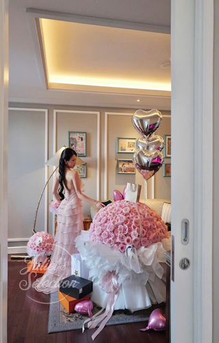 B425 PORTRAIT IN RUFFLES