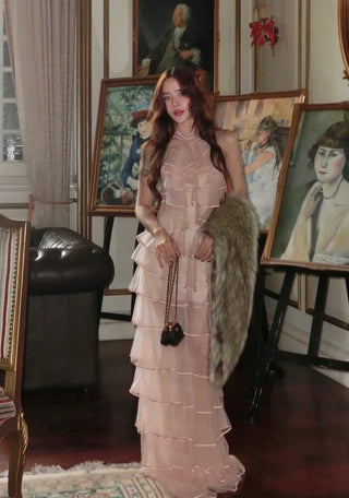 B425 PORTRAIT IN RUFFLES